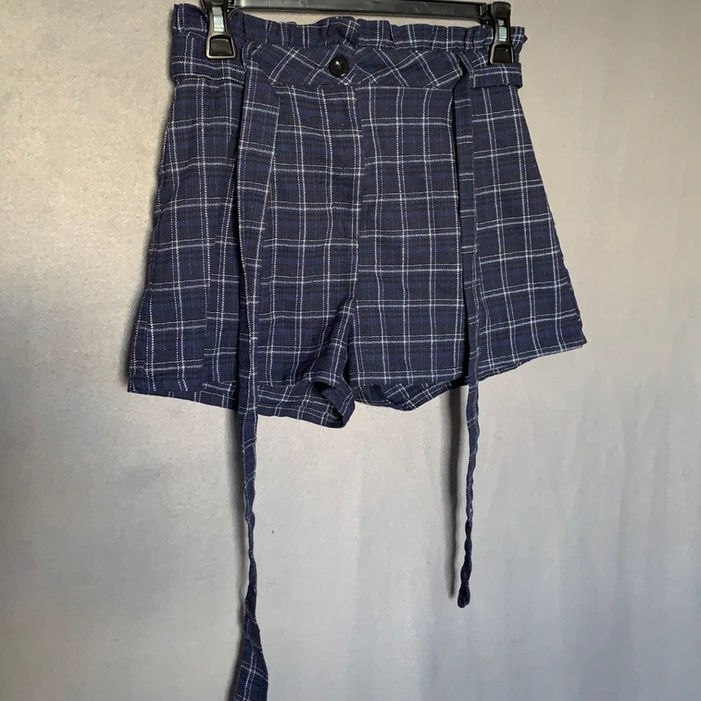 Plaid shorts with belt
